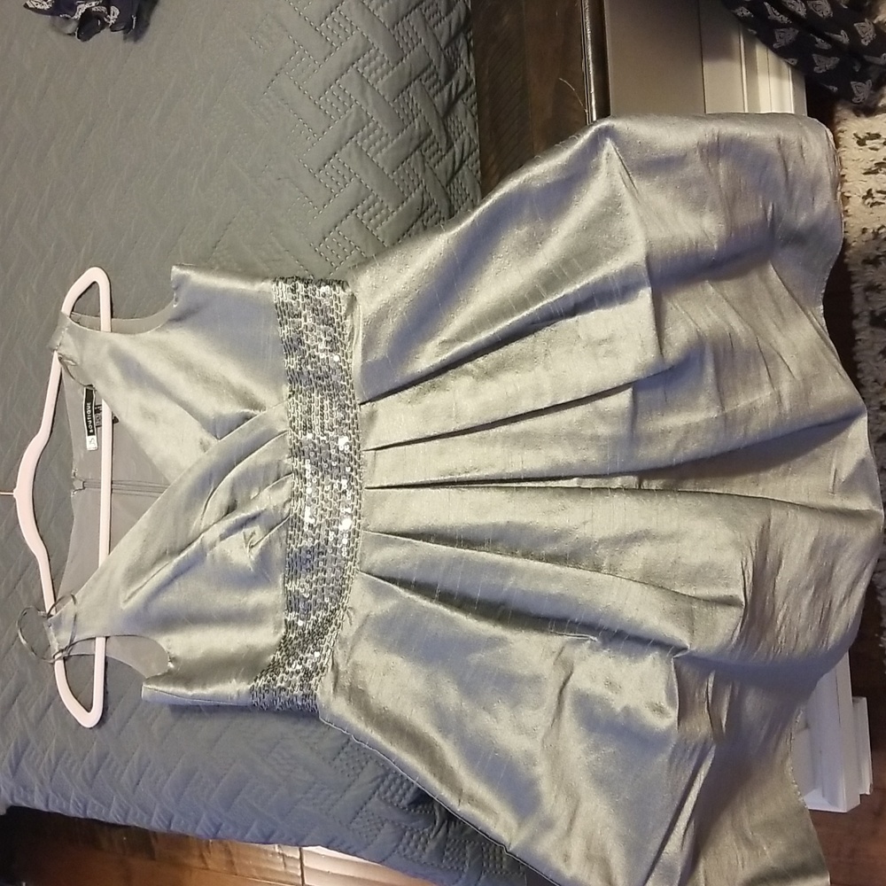 Gray/silver v neck party dress, size 6, JS Boutique
